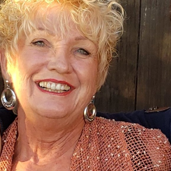 Meet your Posher, Sandi - Picture 3 of 3